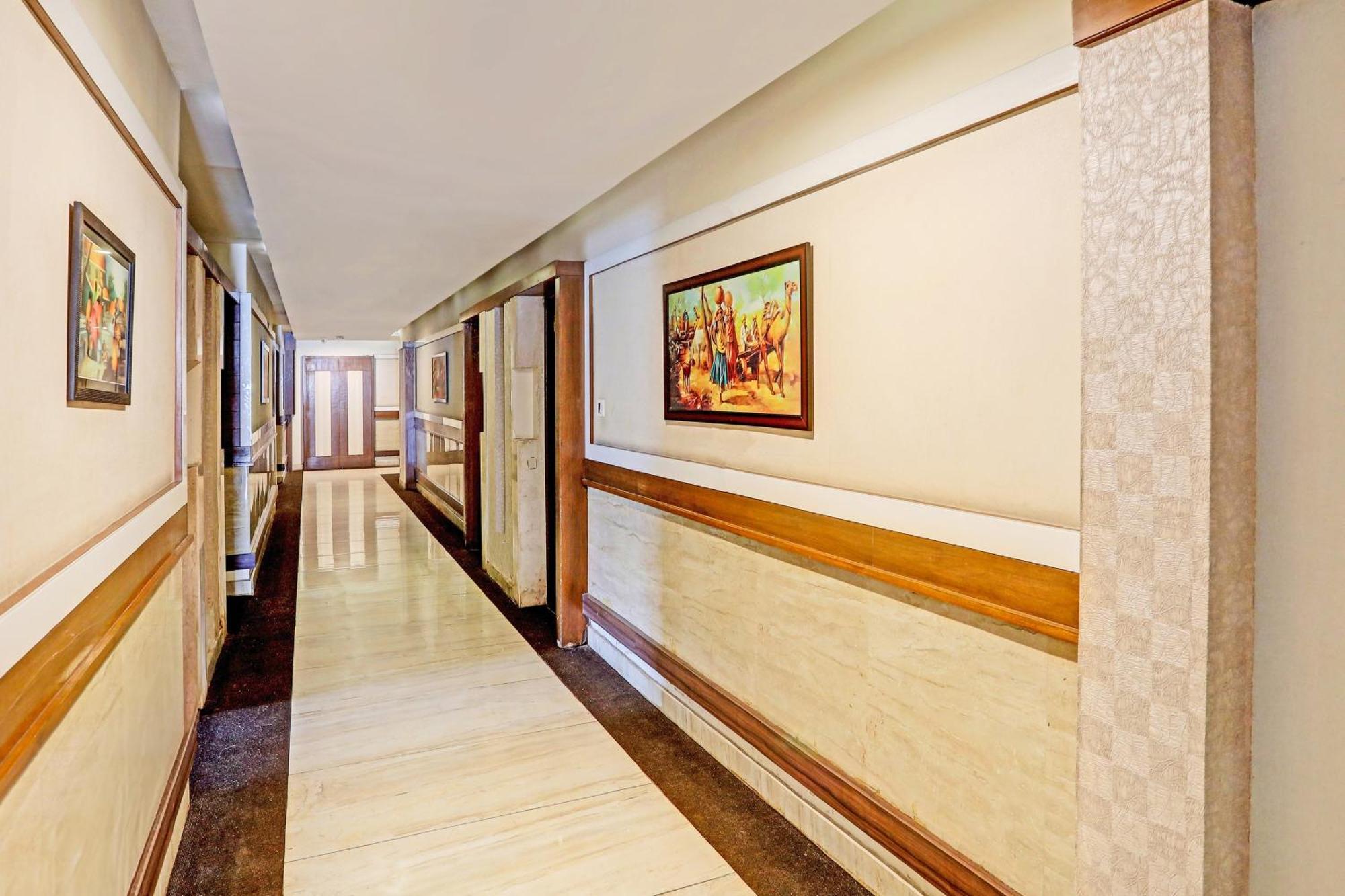 Capital O Surabhi Elite Near Miraj Cinemas - Shalini Shivani Sururnagar Exterior foto