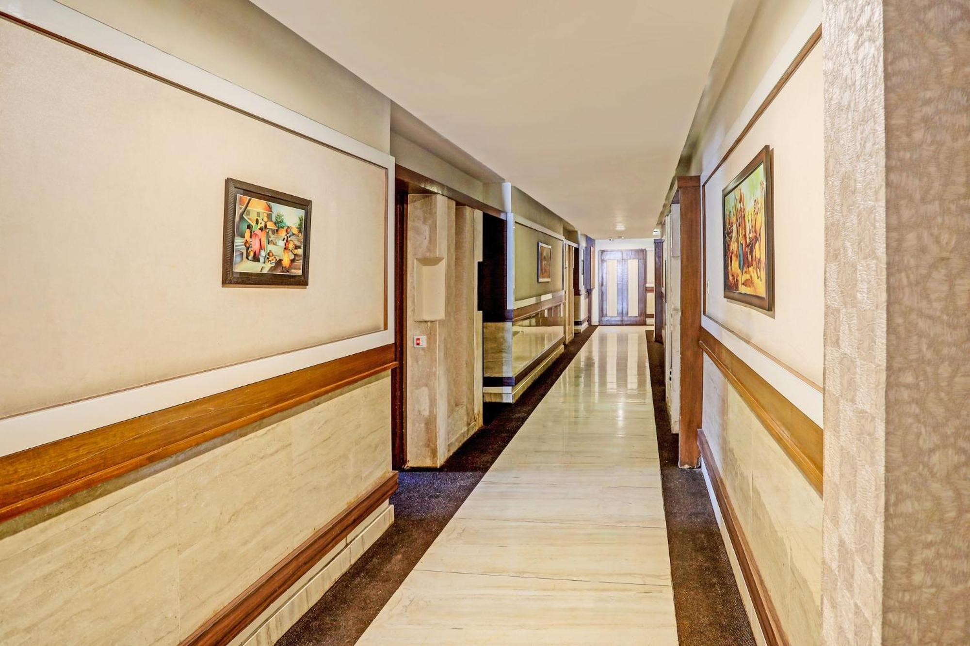 Capital O Surabhi Elite Near Miraj Cinemas - Shalini Shivani Sururnagar Exterior foto